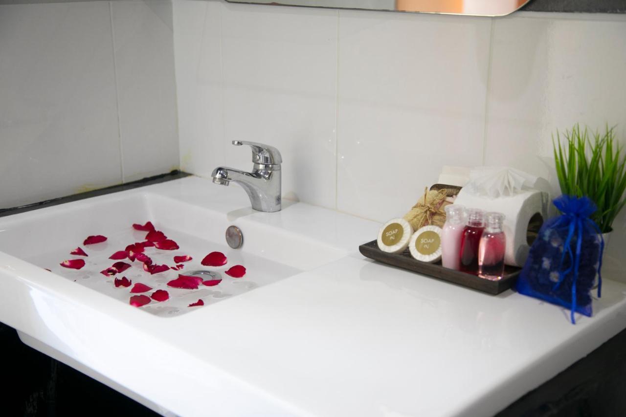 West Key Kamala Apartment Bagian luar foto